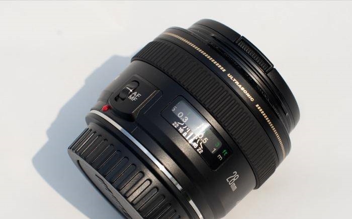 canon_700d_kit_lens_side_view